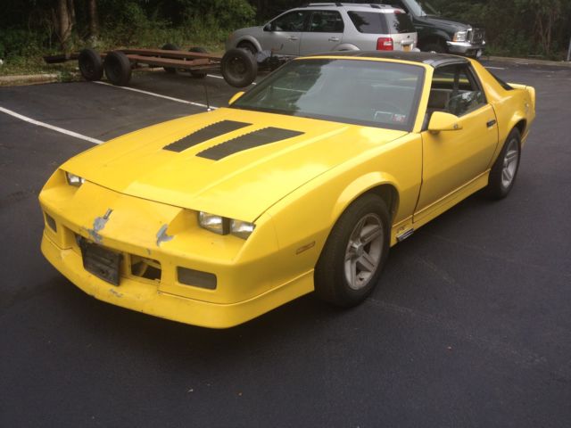 1986 CAMARO Z28 T TOPS V8 IROC GTS AUTOMATIC YELLOW NO ACCIDENTS 3K MILES 1986 Chevrolet Camaro