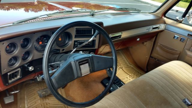 1986 Chevrolet Suburban Silverado - Trailering Special - photo 11