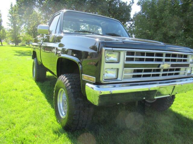 1986 Chevrolet C-10 Short Box 4x4 SQUARE BODY - Fresh Paint - NICELY DONE! 1986 Chevrolet C-10 C-10 4X4 Square Body