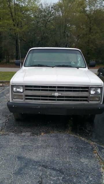 1986 Chevrolet C10 1/2 ton P/U 2WD 8 Cylinders H 5.0L Carburetor OHV 1986 Chevrolet C-10