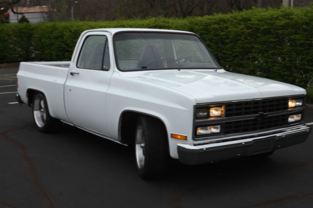 1986 Chevrolet C10 Custom Standard Cab Pickup 2-Door 5.7L Short Bed SWB 1986 Chevrolet C-10 Custom Standard Cab Pickup 2-Door