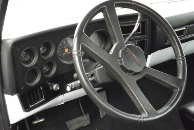 1986 Chevrolet C-10 Custom Standard Cab Pickup 2-Door - photo 12