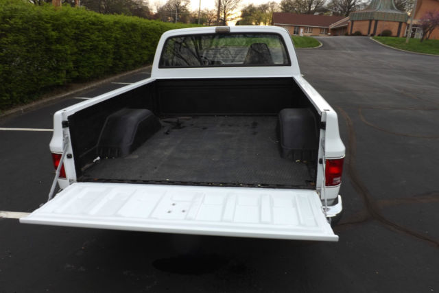 1986 Chevrolet C-10 Custom Standard Cab Pickup 2-Door - photo 8