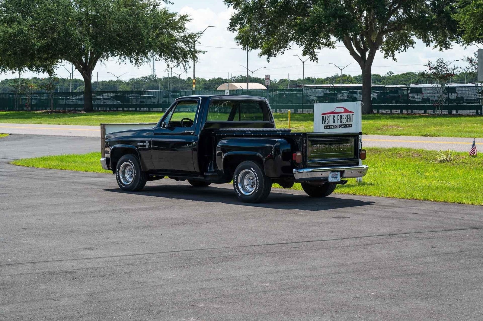 1986 Chevrolet C-10 Step Side Pickup, Crate Engine - photo 4
