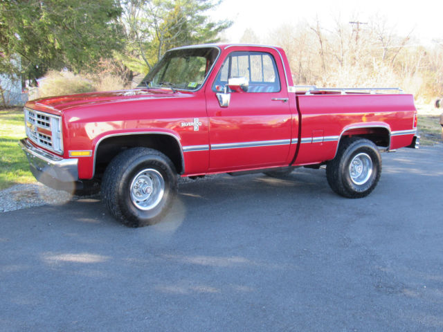 1986 Chevrolet C10/K10 4x4 Silverado Standard Cab Pickup 2-Door 5.0L 4 SPEED 1986 Chevrolet C/K Pickup 1500 SILVERADO
