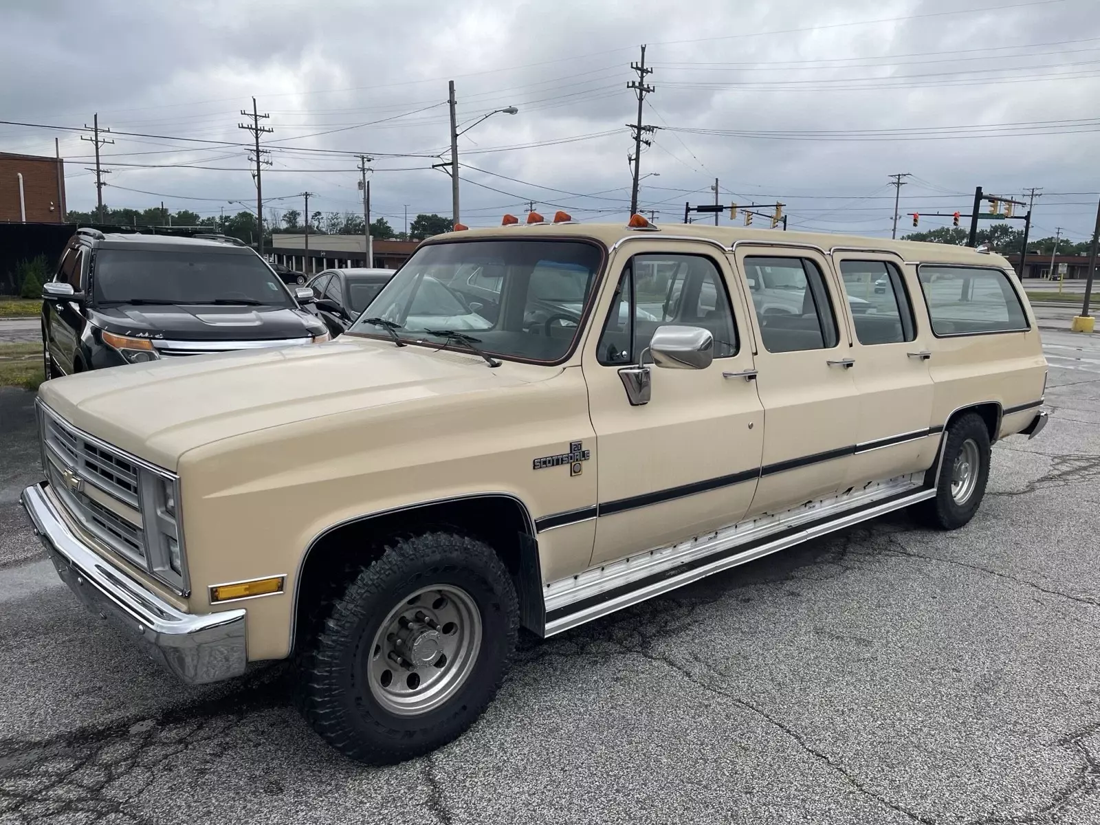 1986 Chevrolet C20 Suburban SUV Brown C2 1986 Chevrolet Suburban C2