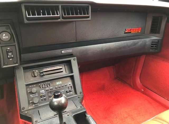 1986 Chevrolet Camaro -IROC Z/28-1 OWNER-Only 34,569 ORIGINAL MILES-T-TO - photo 7