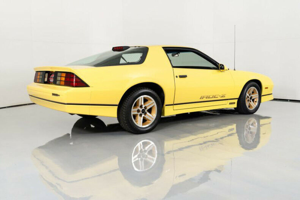 1986 Chevrolet Camaro IROC-Z - photo 10