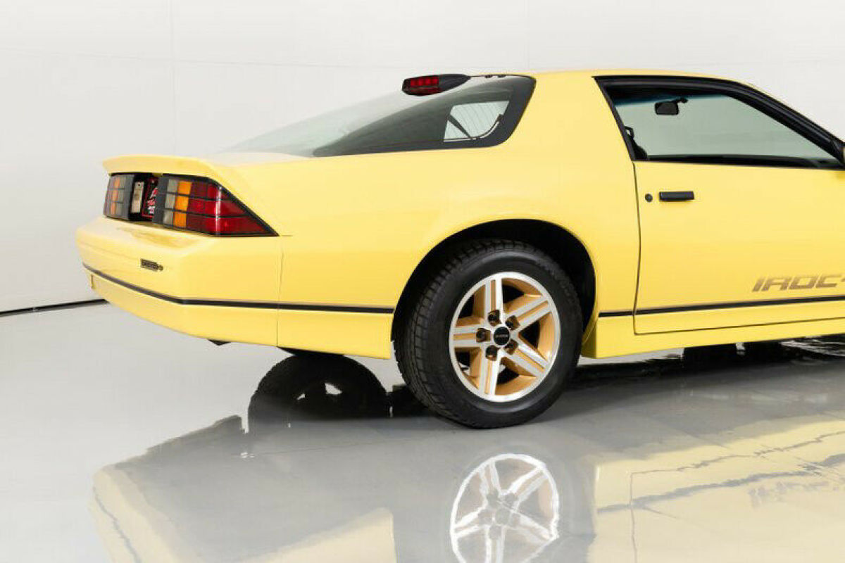 1986 Chevrolet Camaro IROC-Z - photo 11