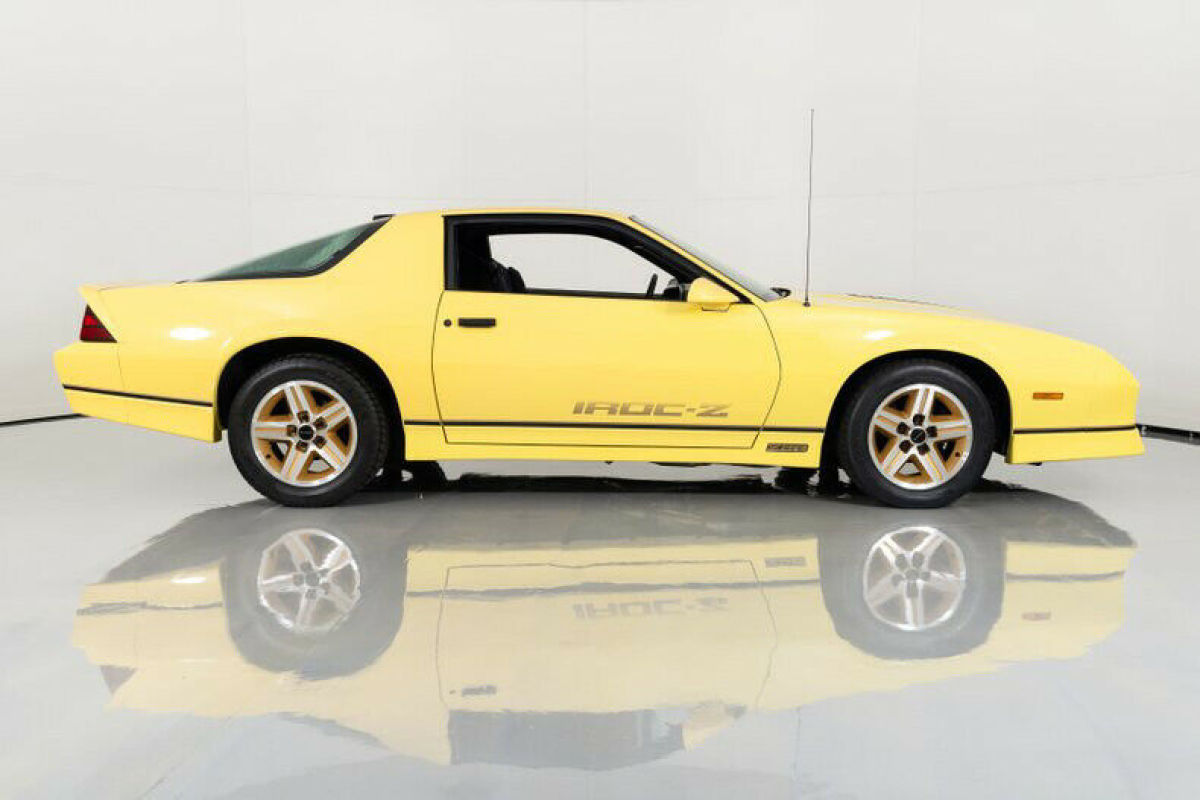 1986 Chevrolet Camaro IROC-Z - photo 12