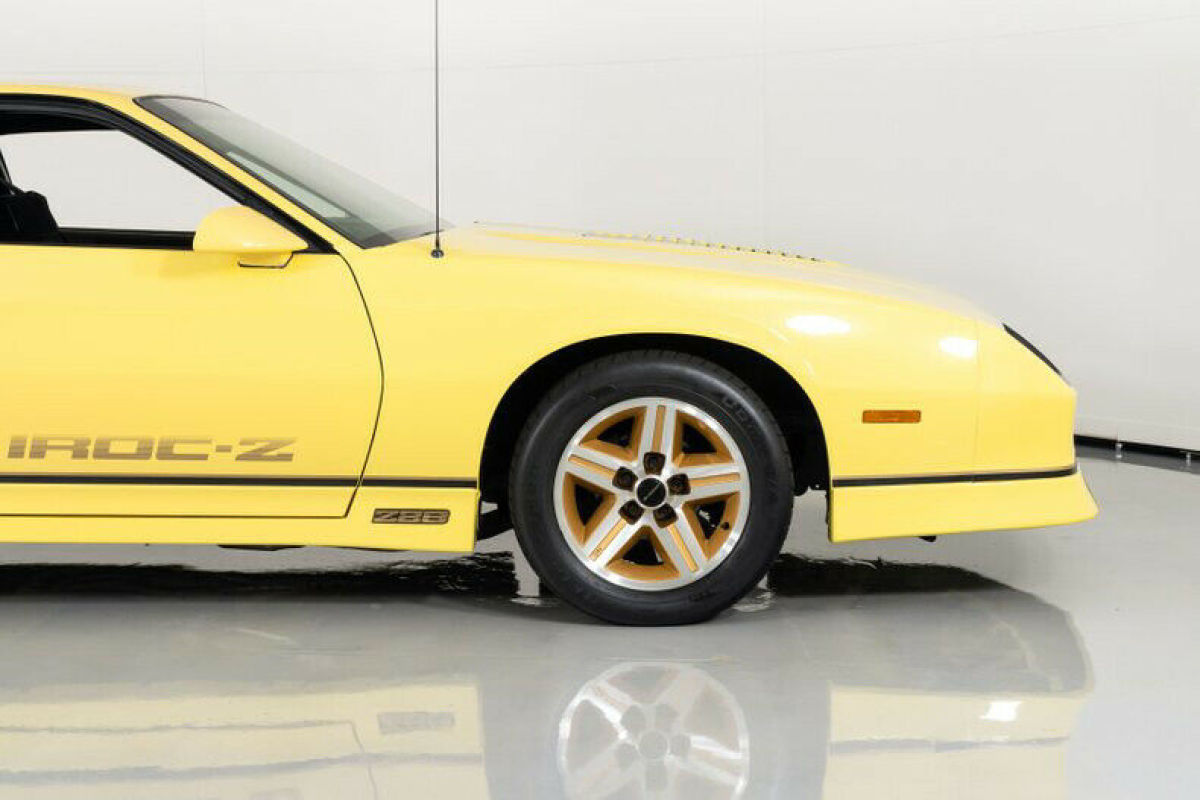 1986 Chevrolet Camaro IROC-Z - photo 13