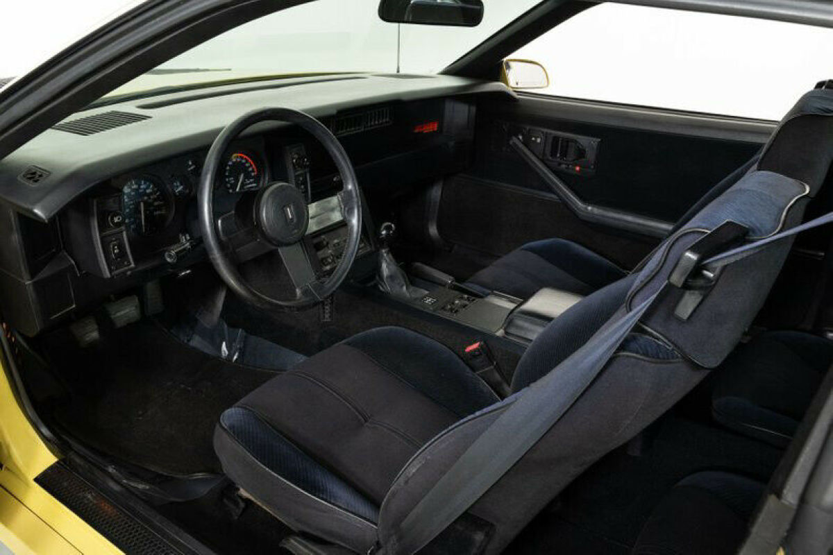 1986 Chevrolet Camaro IROC-Z - photo 2