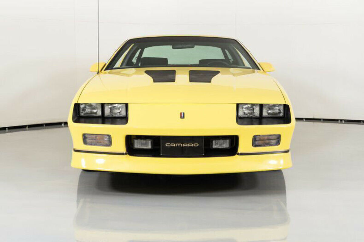 1986 Chevrolet Camaro IROC-Z - photo 4