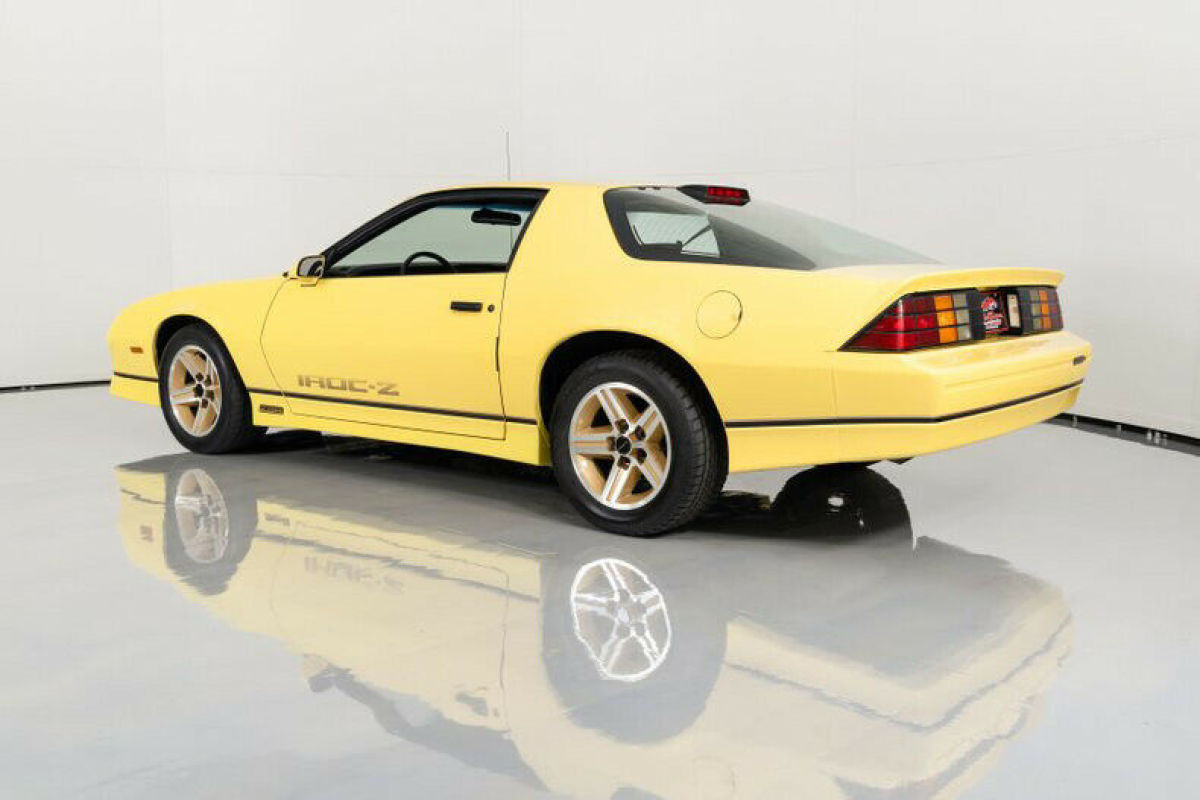 1986 Chevrolet Camaro IROC-Z - photo 8