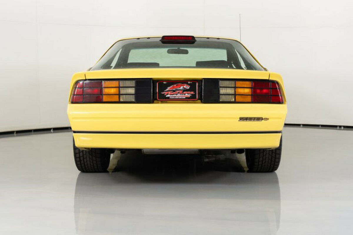 1986 Chevrolet Camaro IROC-Z - photo 9