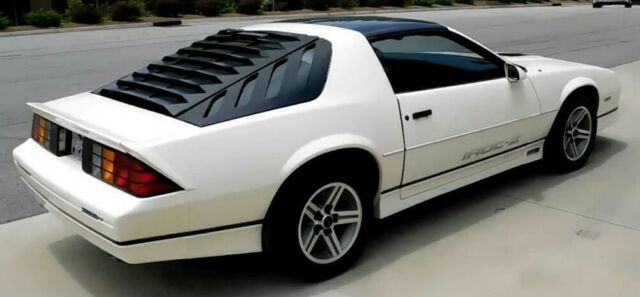 1986 Chevrolet Camaro IROC Z28 - photo 3
