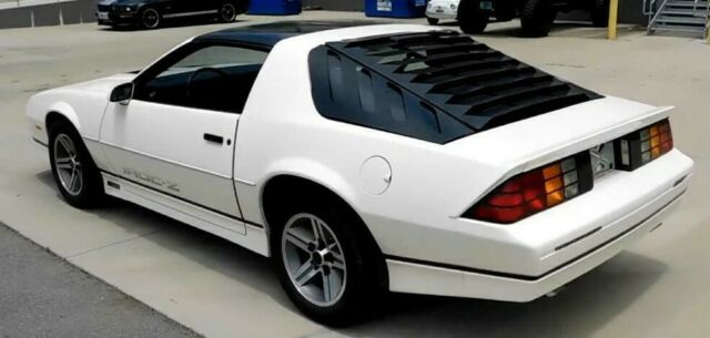 1986 Chevrolet Camaro IROC Z28 - photo 4