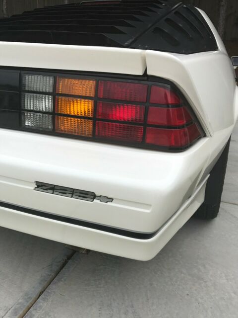 1986 Chevrolet Camaro IROC Z28 - photo 8