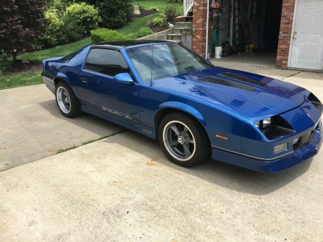 1986 Chevrolet Camaro irocz LT1 T56 v8 350 5.7l z28 fuel injected 3rd gen manual 1986 Chevrolet Camaro Iroc-z