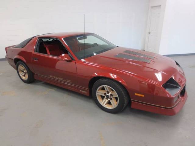 1986 Chevrolet Camaro Z28 2dr Hatchback Automatic 4-Speed RWD V8 5.0L Gasoline 1986 Chevrolet Camaro Z28 2dr Hatchback