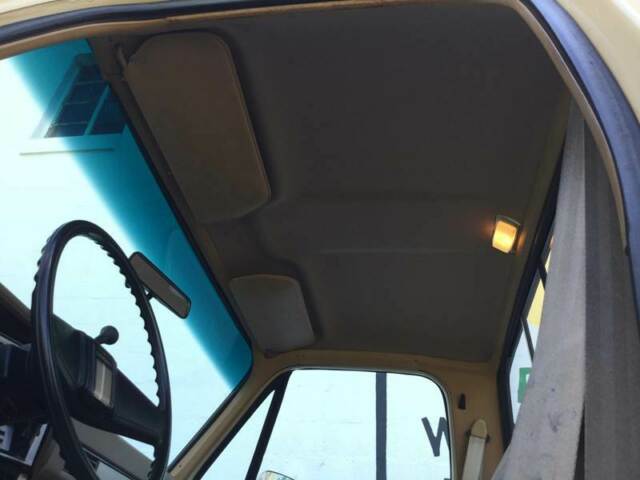 1986 Chevrolet C-10 C10 Silverado 2dr Standard Cab SB - photo 9