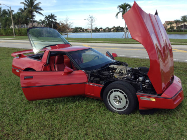 1986 Chevrolet Corvette Base Hatchback 2-Door 5.7L 1986 Chevrolet Corvette