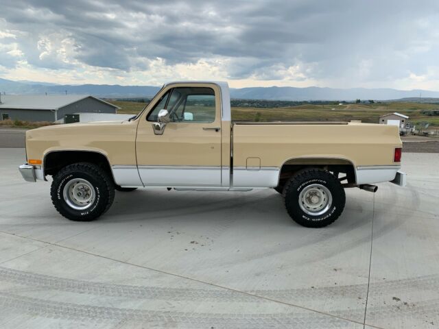 1986 Chevrolet Custom Deluxe, K10, 4x4, NEW PAINT, Short Box!!! NO RESERVE!!! 1986 Chevrolet C/K Pickup 1500 Custom Deluxe