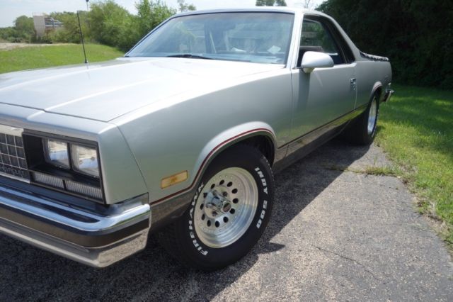 1986 Chevrolet El Camino SUPER SPORT- 305 V8 /2004R OVERDRIVE 4 SPEED - photo 5