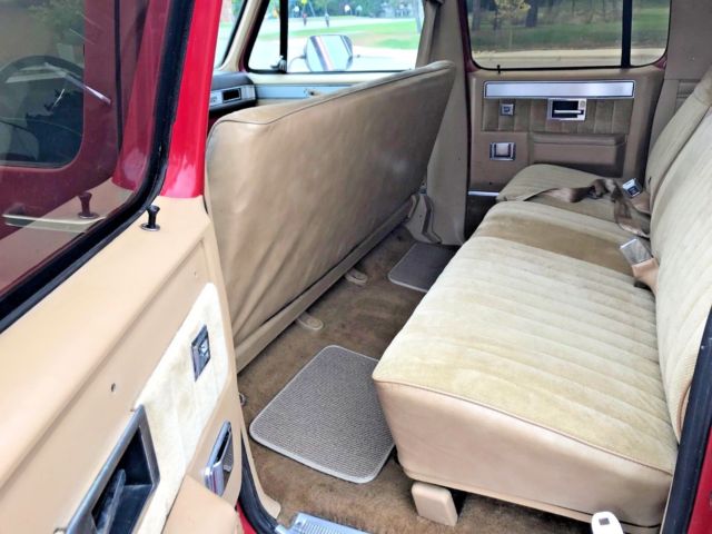 1986 Chevrolet Suburban Sierra Classic - photo 10