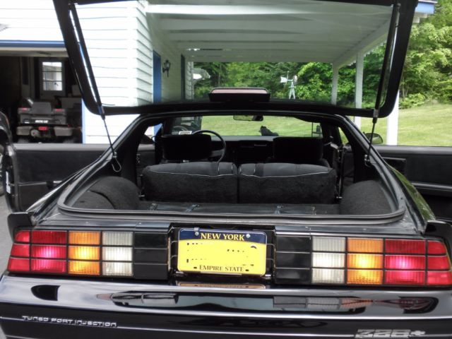 1986 Chevrolet Camaro IROC Z - photo 4