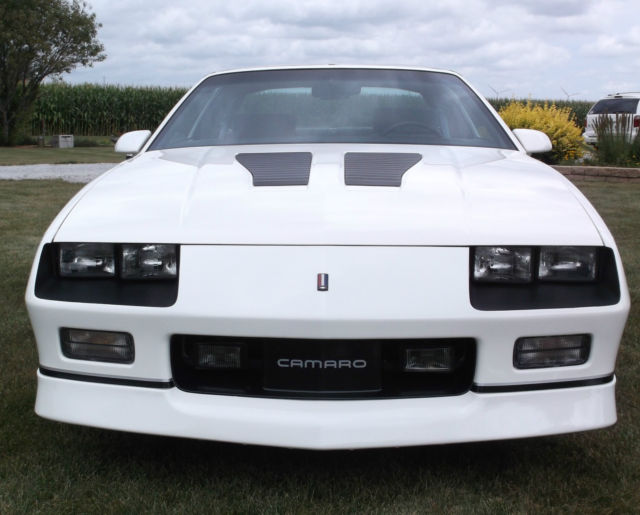 1986 Chevrolet Camaro Z28 IROC - photo 4