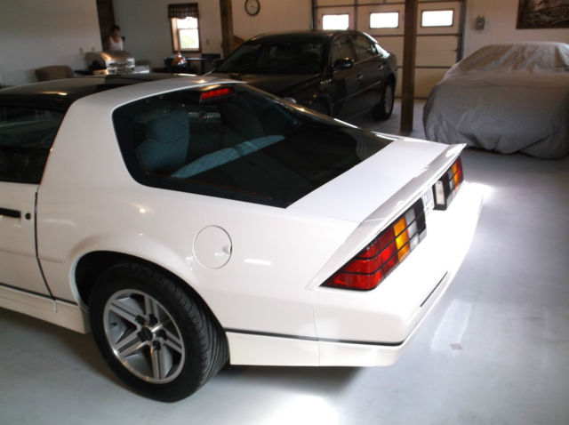 1986 Chevrolet Camaro Z28 IROC - photo 7