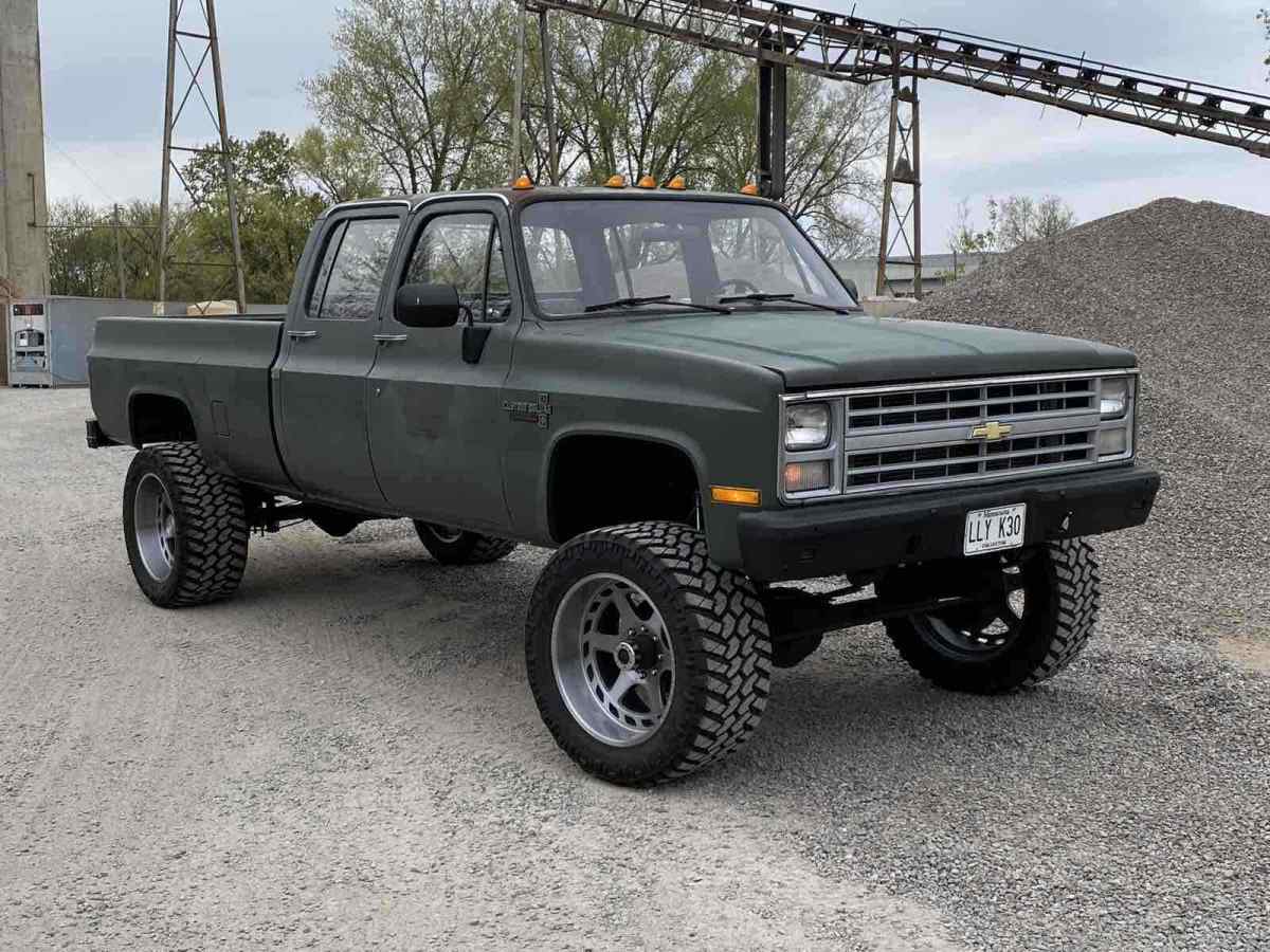 1986 Chevrolet K30 Pickup Green 4WD Automatic 3+3 Custom Deluxe 4x4 1986 Chevrolet K30 3+3 Custom Deluxe 4x4