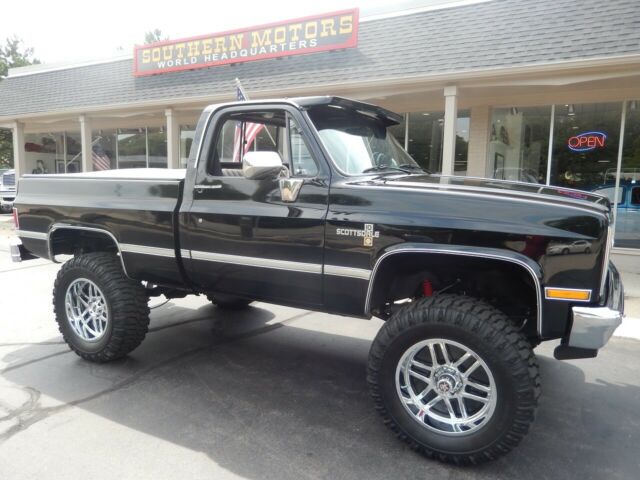 1986 Chevrolet Scottsdale Tuxedo black 4X4 ZZ4 350 6" lift 1986 Chevrolet C/K Pickup 1500