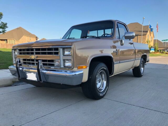 1986 CHEVROLET SILVERADO C-10 SHORT BED 350 ENGINE MUST SEE IMMACULATE 35K MILES 1986 Chevrolet C-10 SILVERADO SHORT BED 350 ENGINE