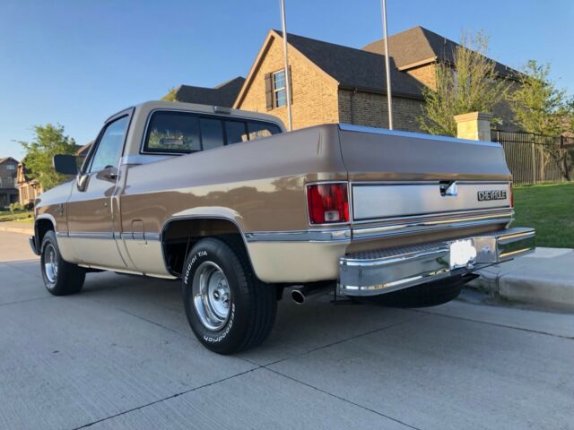 1986 Chevrolet C-10 SILVERADO SHORT BED 350 ENGINE - photo 2