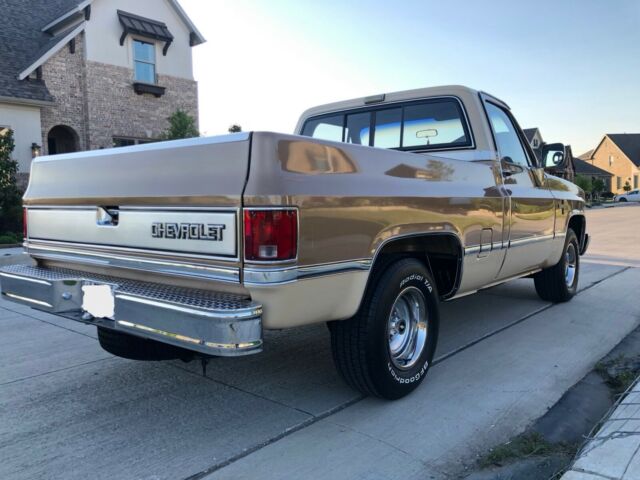 1986 Chevrolet C-10 SILVERADO SHORT BED 350 ENGINE - photo 4
