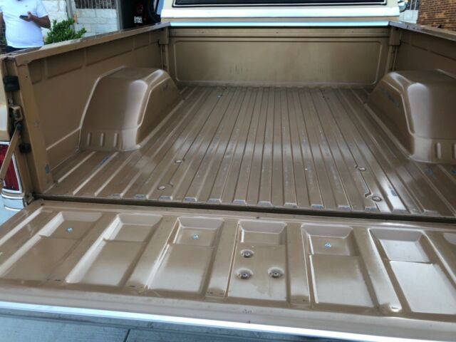 1986 Chevrolet C-10 SILVERADO SHORT BED 350 ENGINE - photo 7