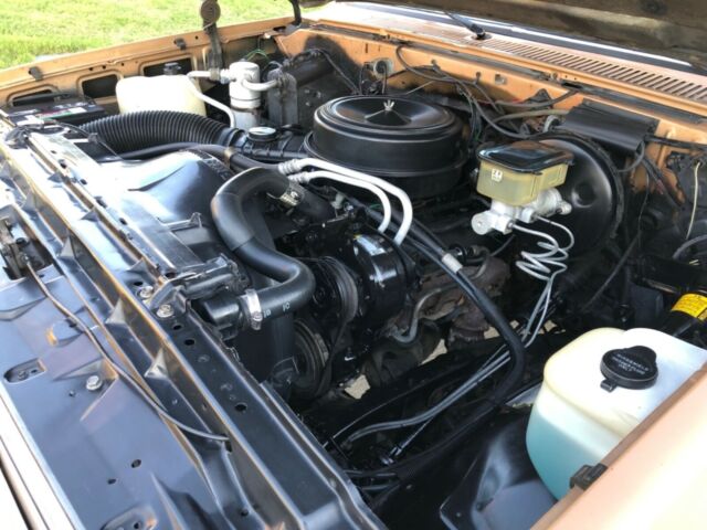1986 Chevrolet C-10 SILVERADO SHORT BED 350 ENGINE - photo 9
