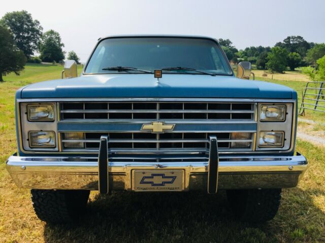 1986 Chevrolet Suburban - photo 10