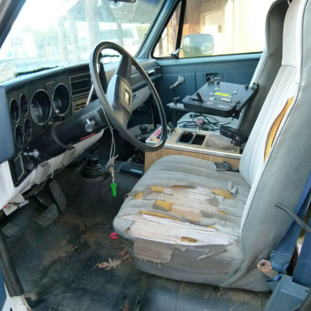 1986 Chevrolet Suburban - photo 13