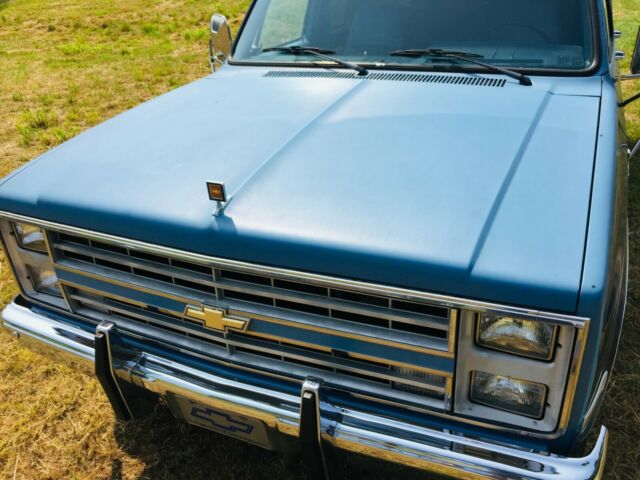 1986 Chevrolet Suburban - photo 9