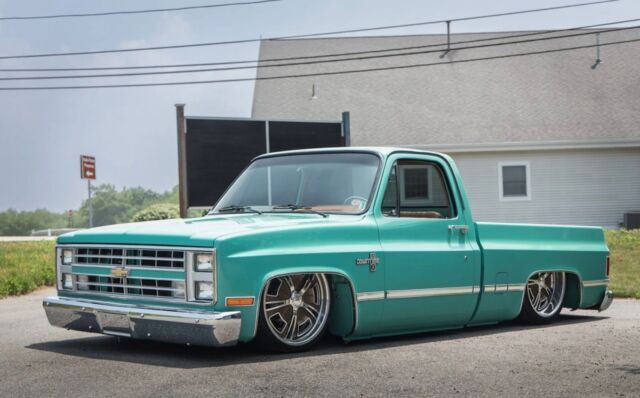 1986 CHEVY C10 350 V8 FULL AIRRIDE 22" CUSTOM STAGGERED WHEELS CUSTOM EVERYTHING 1986 Chevrolet C10