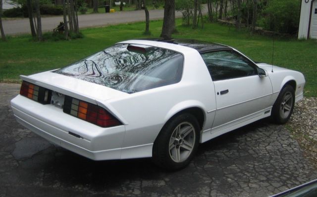 1986 Chevy Camaro Iroc Z-28 305 Manual T-Tops White /Red 1986 Chevrolet Camaro z28