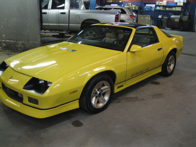 1985 Chevrolet Camaro z-28 iroc - photo 2