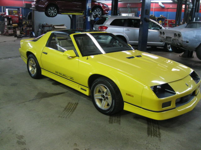 1985 Chevrolet Camaro z-28 iroc - photo 3