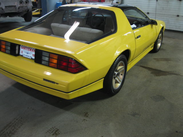 1985 Chevrolet Camaro z-28 iroc - photo 5