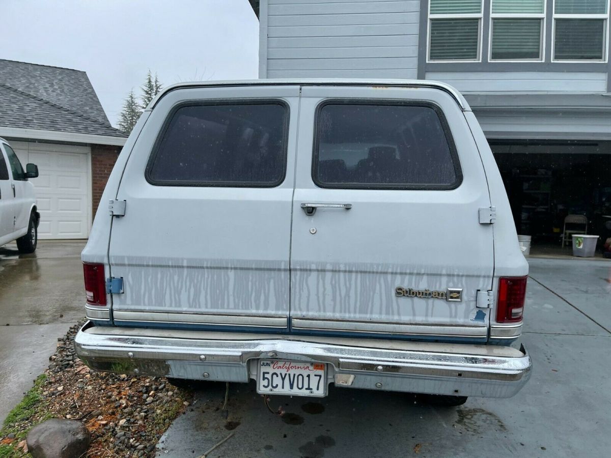1986 Chevrolet Suburban - photo 2