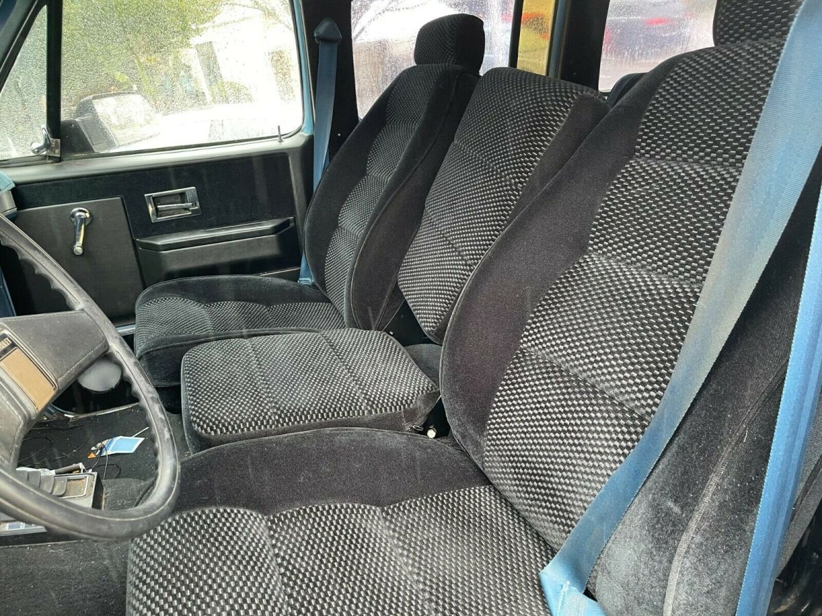 1986 Chevrolet Suburban - photo 9