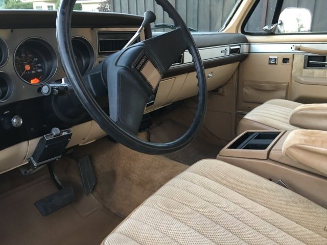 1986 Chevrolet Suburban silverado - photo 10